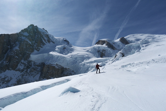 [20120602_090905_MtBlancDescent.jpg]
Mt Maudit and Mt Blanc seen from the glacier below.