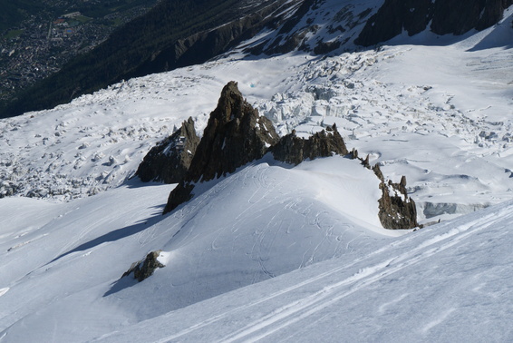 [20120602_092020_MtBlancDescent.jpg]
Above the Grands Mulets hut, just before tragedy stroke. Instead of going down the main glacier, we came farther right, down Wilson Dome and the snow was still frozen hard on the steep section visible here. A skier behind us lost control, fell and went right past us, jumping the schrund and stopping below, fortunately before a crevasse, when his skis got stuck and he hung by his leaches. He was hurt and bloodied, loosing all his front teeth, but in good enough shape to continue the descent after a while !