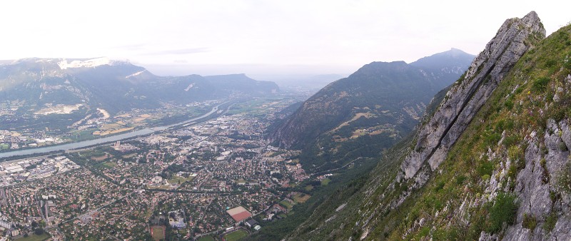 [20090703_070957_NeronPano_.jpg]
Panorama of Grenoble from the Neron.