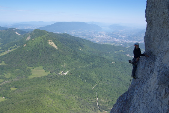 [20120616_113543_Granier.jpg]
The 3rd pitch of the NW pillar of Granier is one of the most impressive ever: a traverse from an easy ledge right above 400m of vertical rotten rock. Committing and right in view of Chambery.