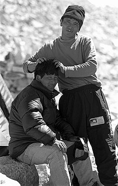 [Purba.jpg]
Purba, our sirdar/organizer from Cho-Oyu Trekking, receiving a hair massage.