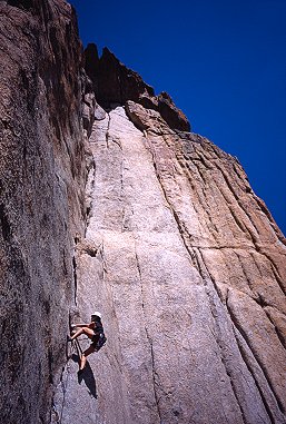 [TheOwl9Lead.jpg]
Jenny on a nice 5.9 lead on the right side of the Wolf's Tooth.