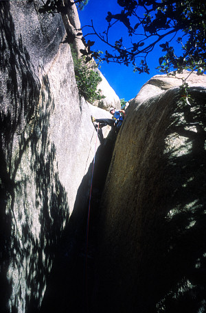 [Corsica_PuntaCorbuOffrouteChimney.jpg]
Easy but smooth chimney while offroute on the Punta u Corbu. This route is called 'something potes'.