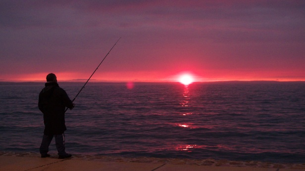 [20100413_193640_PaklenicaSea.jpg]
Fisherman on the harbor during sunset.