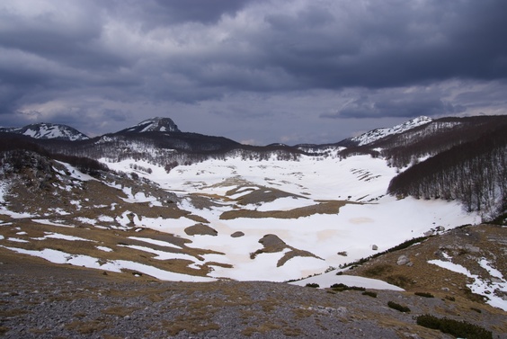 [20100416_145609_PaklenicaMountains.jpg]
Behind Bulma pass, too much snow to continue in running shoes.