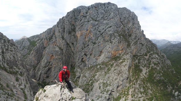 [20100417_122429_StupPano_.jpg]
Debeli Kuk visible from the summit of Stup.