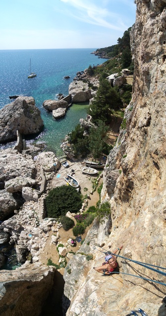 [20100422_142711_TowerVPano_.jpg]
Climbing above the tiny harbor. While we were in Sveta Nedjeldja, there were lots of constructions in order to enlarge the main harbor. Overall Croatia seemed to be bursting with development activities, like complete highways that didn't even show as projects on year old maps.