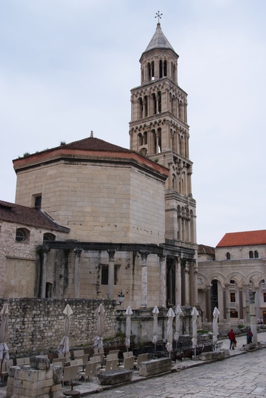 [20100423_151755_Split.jpg]
The palace of Diocletian, long ago turned into a cathedral but still standing after 2000 years.