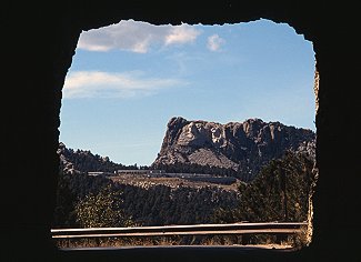 [RushmoreTunnel.jpg]
First glimpse of the faces from a tunnel while driving towards Mt Rushmore.