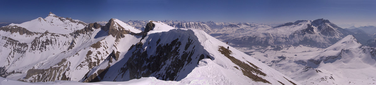 [20090322_111901_RamaPano_.jpg]
Panorama from the summit of the Rama: the Grand Ferrand on the left (with its access and descent couloirs from the Jarjatte) and the Bure peak on the right (on the To-Do list).