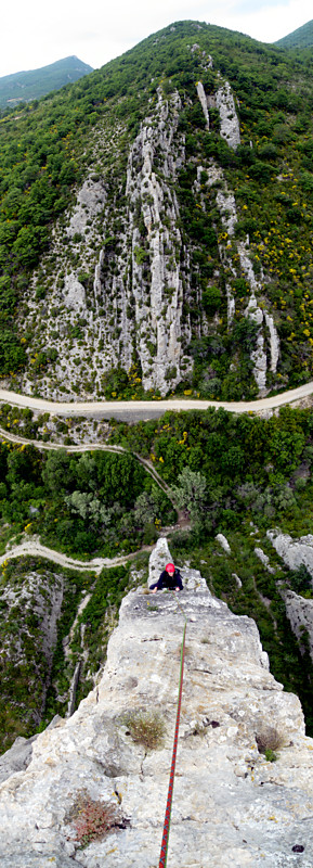 [20100619_153727_BellecombeVPano_.jpg]
Vertical panorama of the route on the edge of Bellecombe.