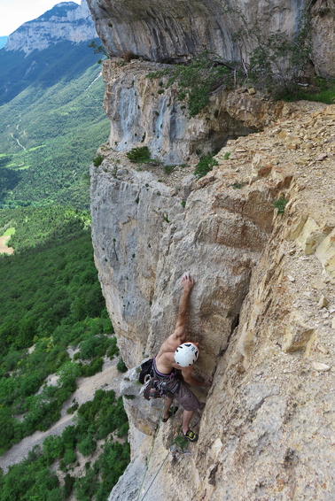 [20130623_133752_Archiane.jpg]
Benoit, full muscles out to reach the ledge.