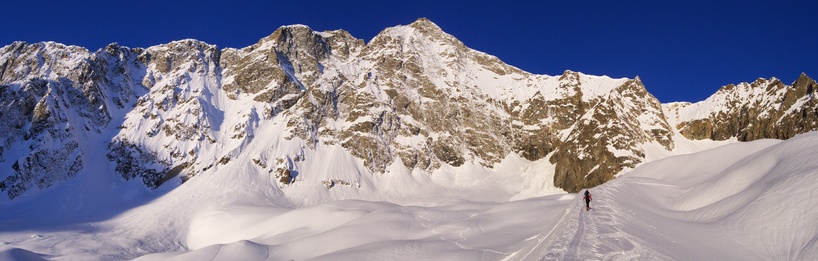 [20080426_055625_NeigeCordierPano_.jpg]
Panoramic view of the peak from the moraine of the Arsine glacier.