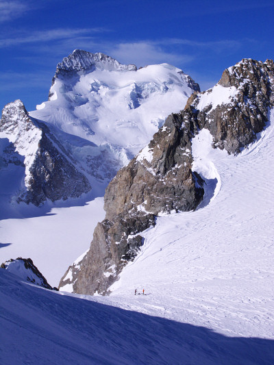 [20080426_082359_EcrinsFromNeigeCordier.jpg]
Below the summit, great perspective on the Barre des Ecrins. From the Emile Peak pass visible here, you can either ski down towards the Glacier Blanc and the Ecrins (left), or around the back side of the Cordier to go back to Villard d'Arene. We decided on the later, but the snow proved horrible.