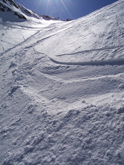 [20090414_112613_DavinCouloir.jpg]
After a short walk up I launch into the famed Davin. One of the most classic 'steep' couloirs of the southern Alps, it is most often down from its side entry. But this year the top is fat with snow and rides in large curves.