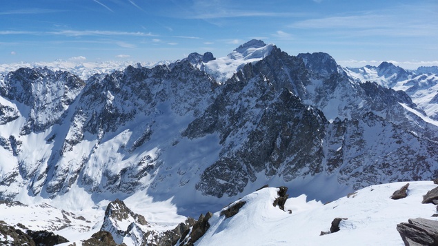 [20110326_131647_Ecrins.jpg]
Roche Faurio and the Ecrins as seen from the summit of the Grande Ruine.