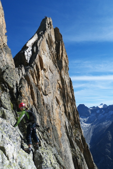 [20110915_155529_Dibona.jpg]
Coming down the Dibona on the normal route: 2 25m rappels and then some grade 2 exposed downclimbing. Note the climbers on the summit.