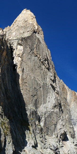 [20110915_163225_DibonaVPano_.jpg]
The south face of the Dibona: aid and hard.