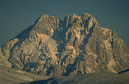 [CGsouth.jpg]
Face sud-est du Corno Grande.