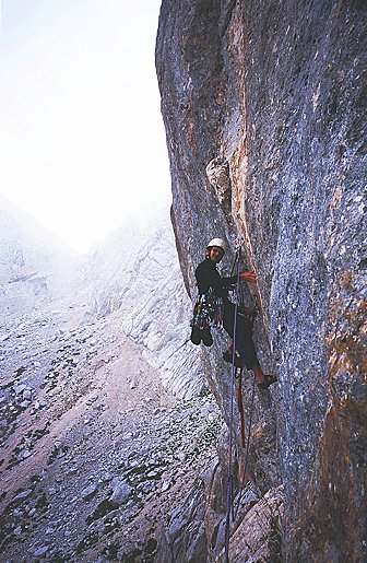 [ViagiatoreArtif.jpg]
Myself leading the aid-climbing pitch of Viaggiatore Incantato.