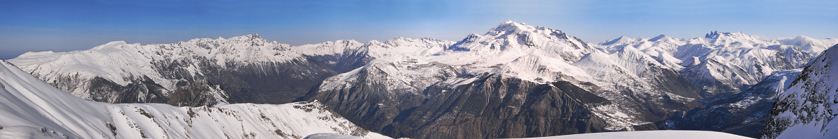 [20080203_105612_FromGrandRenaudPano_.jpg]
The Belledonne range (left) with the Grand Pic quite visible, the Etendard Peak (center) and the 3 Aiguilles d'Arves (right) as seen from the Grand Renaud in the northern Ecrins range.