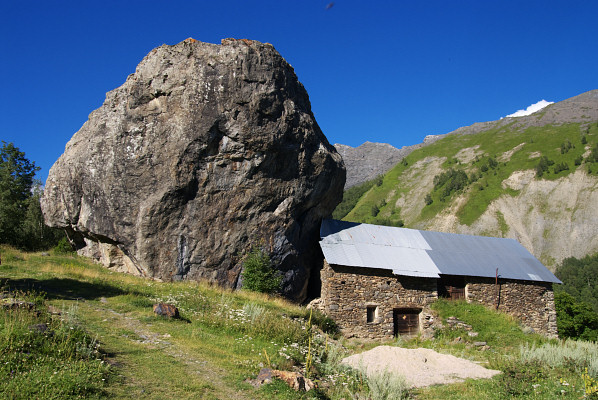 [20080809_163653_RocherPerron.jpg]
Rocher Perron, a tiny outpost on the way down from l'Alpe d'Huez and the Sarenne pass. Unfortunately there isn't much rock climbing in this mountain range.