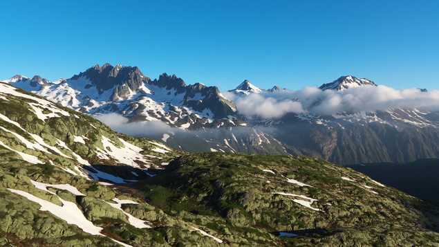 [20130621_064227_EtendardSummerSki.jpg]
Belledonne seen from the Croix de Fer pass.