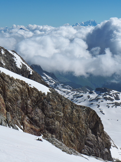 [20130621_094056_EtendardSummerSki.jpg]
They take a pause while admiring Mt Blanc.