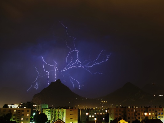 [20070524_220731_LightningGrenoble_.jpg]
Most of the strikes during the thunderstorm hit the Neron, the mountain on the left which dominates Grenoble by its proximity.