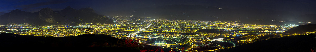 [20070705_GrenobleNightPano_.jpg]
A night panorama of Grenoble taken from La Tour Sans Venin.
