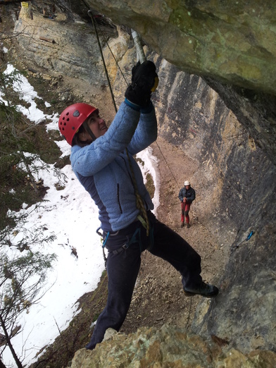 [20121222_143745_DryAbattoir.jpg]
Jenny on the rightmost route of l'Abattoir (D5), wrestling with a steep overhang.