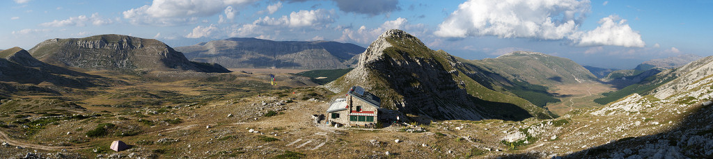 [20090807_181855_SebastianiPano_.jpg]
Panorama of the Sebastiani hut... where I met Jenny long ago.