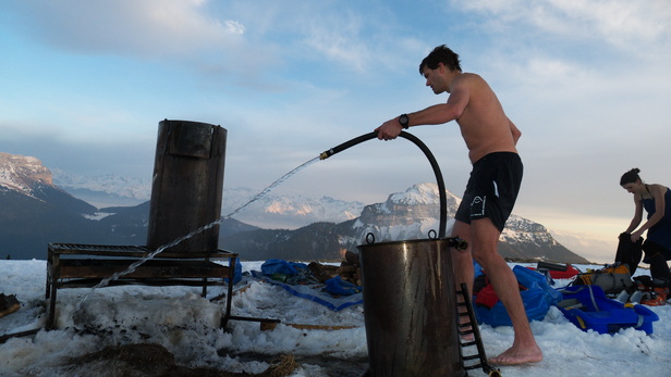 [20110130_171336_Jacuzzi.jpg]
Cleaning up the equipment.