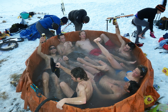 [20110130_171407_Jacuzzi.jpg]
As the water level drops, the happy swimmers leave and dry out.