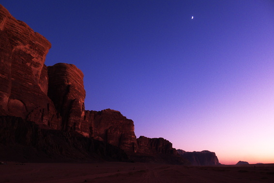 [20111101_171015_HikersRd.jpg]
Sunset behind Ishrin. Hiker's Rd is in the 1st canyon on the left.