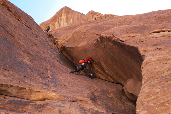 [20111105_104842_StarAbuJudaida.jpg]
Cecile following Vincent the wrong way up the 4th pitch. Instead of cramming yourself inside the squeeze, it's much easier, if more runout, to face climb on the left.