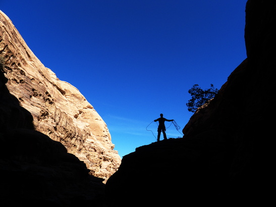 [20111109_124809_HammadsRoute.jpg]
Vincent coiling the rope on one of the rappels of Hammad's route.