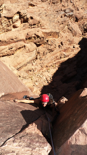 [20111111_102558_LionHeart.jpg]
Let's raise the level a bit. So far we've only done fairly easy routes, all in the grade 5 range. Here this harder classic has several pitches of 6b, all trad, with some rather wicked sections like this offwidth after over 40 meters of already strenuous finger crack. She smiles, but I wasn't, particularly if you look at how open my only piece of pro is.