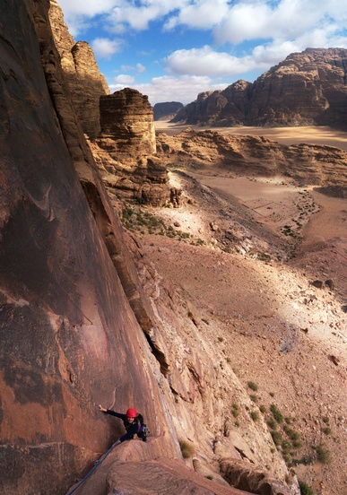 [20111119_095829_FlightOfFancy_VPano_.jpg]
Another excellent route on the east face of Jebel Rum: Flight of Fancy, on the left of the face.