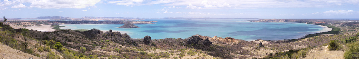 [20081002_095524_MntFrancaisPano_.jpg]
A general panorama of the Diego Suarez bay, the 2nd largest in the world, after that of Rio.