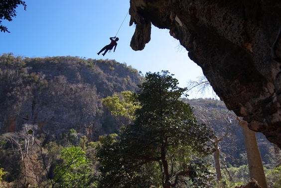 [20081003_123951_Perroquet_.jpg]
Monica coming down a 7a at the Perroquet.