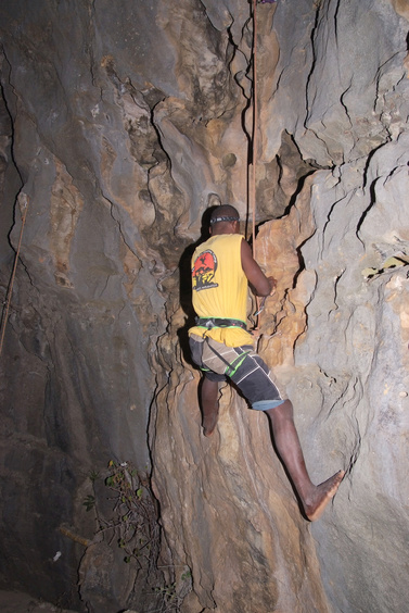 [20081006_192125_NightClimbing_.jpg]
Felix following in our footsteps (barefoot) during a stint of night climbing after too much rum.