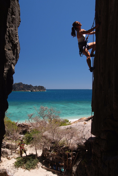 [20081008_104527_TsingyClimbing_.jpg]
Jenny on Papango (5c), right above the kitchen.