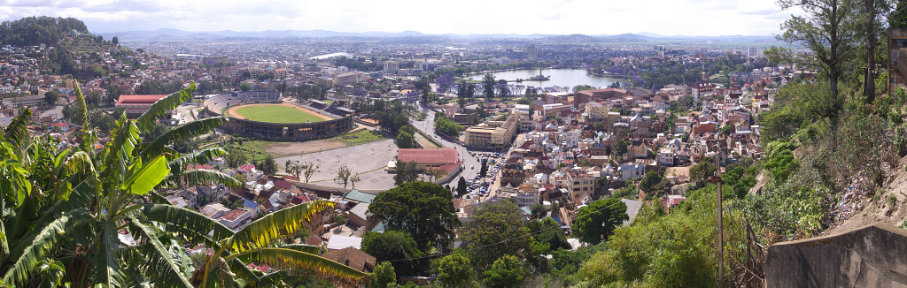 [20081026_145439_TanaPano_.jpg]
A view of Antananarivo from near the Queen's palace.