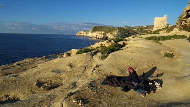 [20101030_082733_Gozo.jpg]
Morning after a night fighting invisible mosquitoes. Wild camping is not forbidden on the island but it's not so easy to find secluded places: there are often houses nearby, and there are hunters shelters literally every 50 meters. And they are manned from 4am on. During the day in some areas you can hear an average of 10 shots a minute.