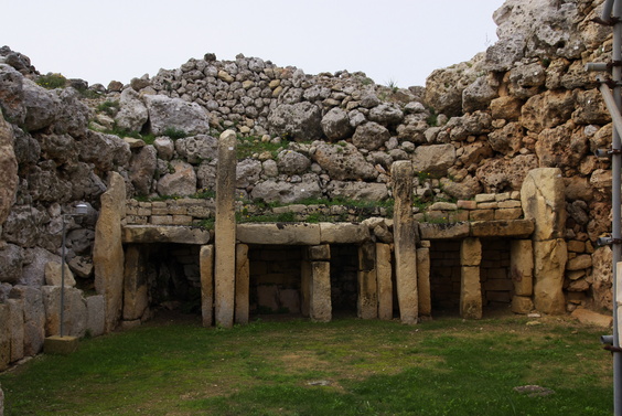 [20101031_105810_Ggantija.jpg]
Ggantija megalithic temple, said to be the oldest monument still with its roof. Although what you see is barely a meter tall and was originally indoors under the original roof covering the whole structure, now long gone.