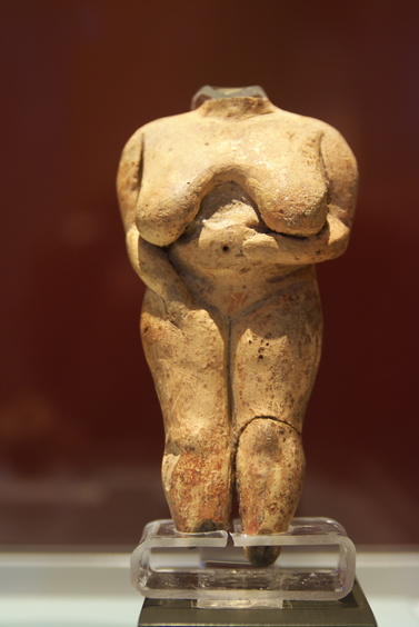 [20101101_123514_MaltaMegaVenus.jpg]
Porn in alpha neolithic version (from Malta island).