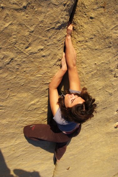 [20101102_171510_GnejnaBayJenny.jpg]
Extreme soloing on soft sandstone...  C;-)