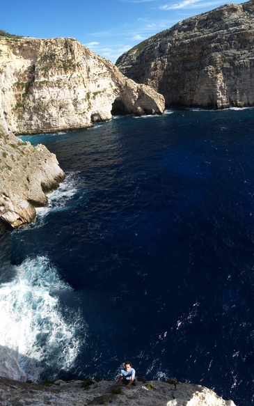 [20101103_112417_BlueGrottoClimbingVPano_.jpg]
Waves splashing inside grottoes underneath in infra sonic booms and plenty of tourists taking pictures, that's for the settings.