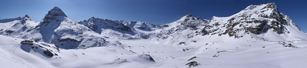 [20080501_090510_EvettesPano_.jpg]
The Evettes field, with the namesake mountain hut on the left. From left to right: Mt Seti (right at home), Pt Bonneval, Pt Tognini, Ciamarella, Albarond and peak Regaud.